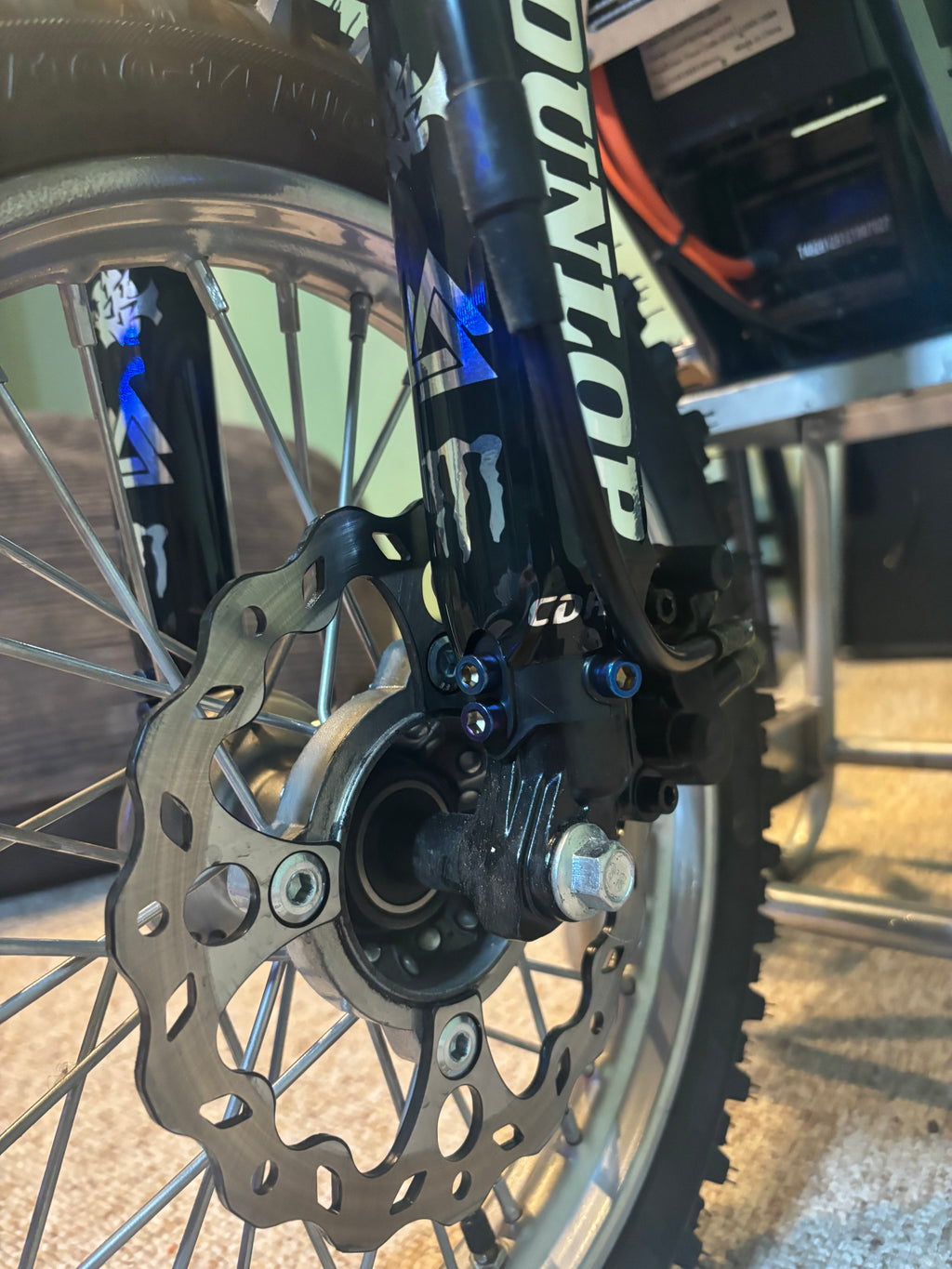 Fork guard titanium